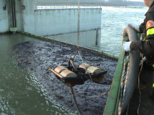 plastic floating oil drum skimmer in emergency